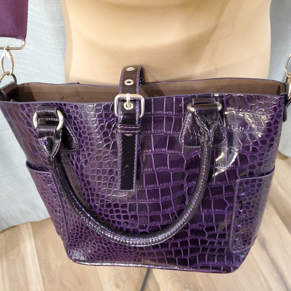 EUC David Jones vegan patent leather (vinyl) handbag in purple - Picture 6 of 16